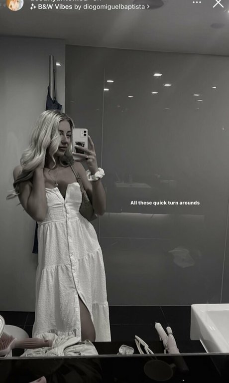 Daisy Anderson photo 36