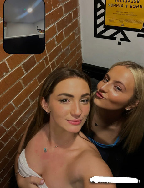 Daisy Campbell photo 14