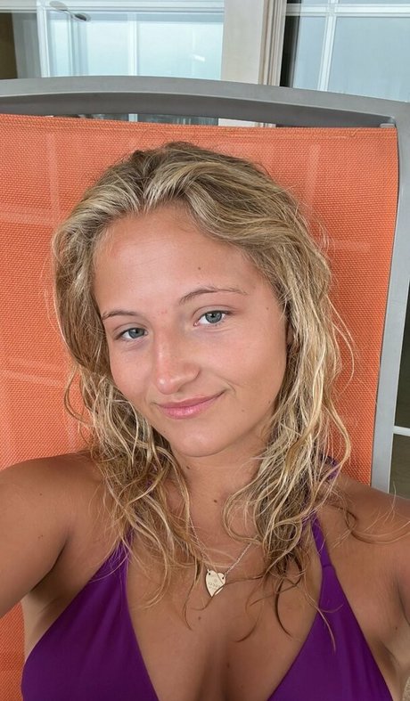 Daisy Campbell photo 29