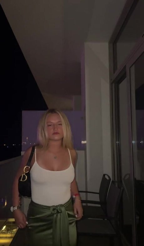 Daisy Campbell photo 30