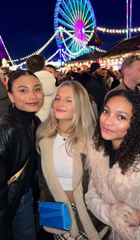 Daisy Campbell photo 39