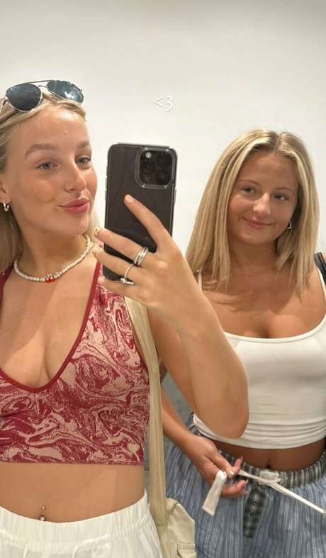 Daisy Campbell photo 48