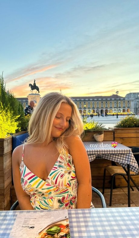 Daisy Campbell photo 50