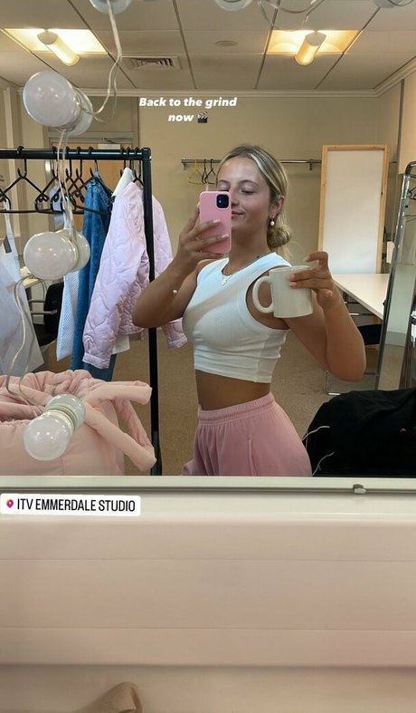 Daisy Campbell photo 51