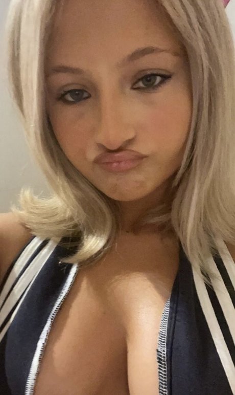 Daisy Campbell photo 60