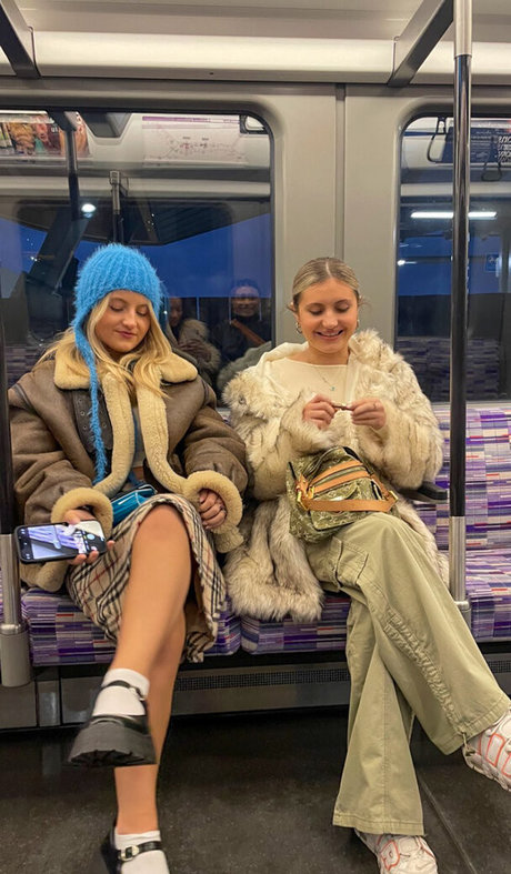 Daisy Campbell photo 74