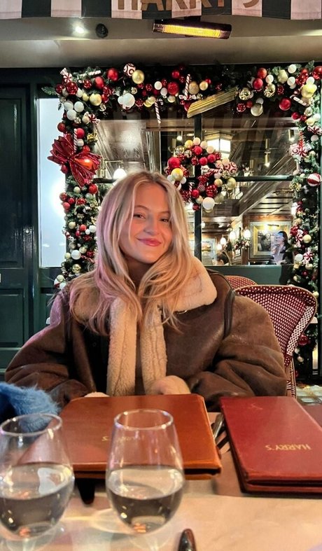 Daisy Campbell photo 80