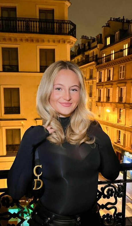 Daisy Campbell photo 115