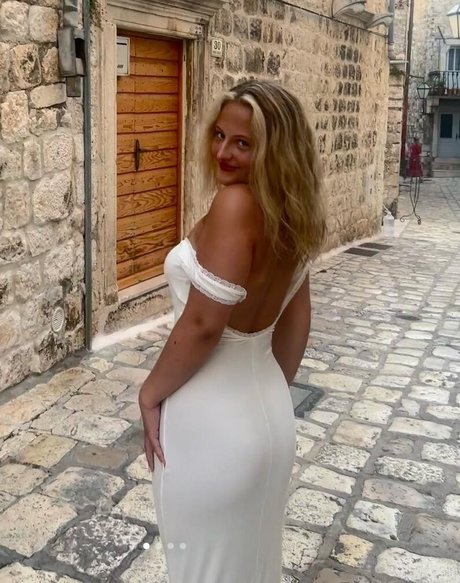 Daisy Campbell photo 128