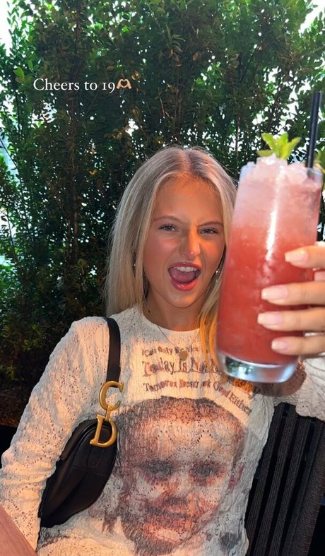 Daisy Campbell photo 135