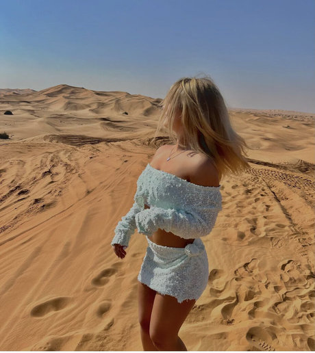 Daisy Campbell photo 136