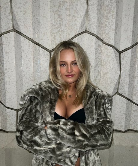 Daisy Campbell photo 146