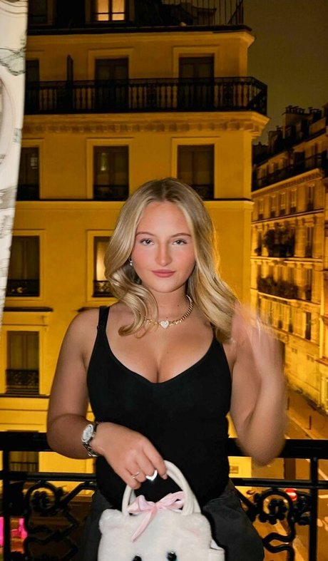 Daisy Campbell photo 149