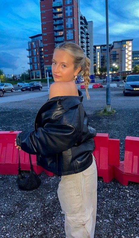 Daisy Campbell photo 185