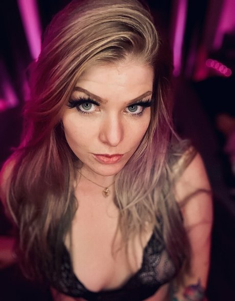 Daisyxdee photo 2