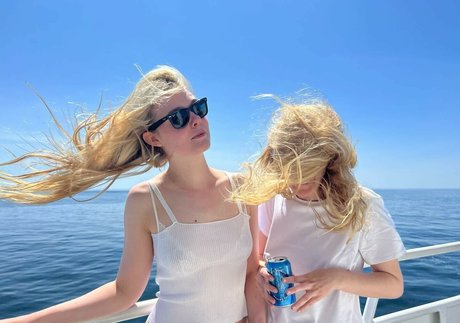 Dakota Fanning photo 3