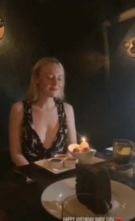 Dakota Fanning photo 10
