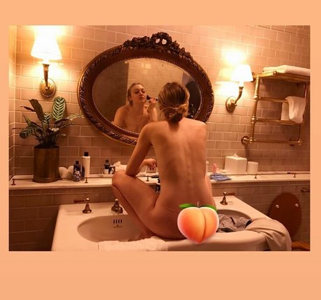 Dakota Fanning photo 16