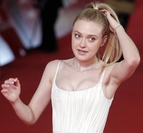 Dakota Fanning photo 22