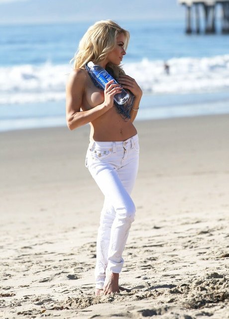 Dani Mathers photo 37