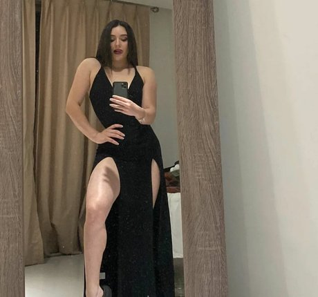 Daniela Flores photo 8