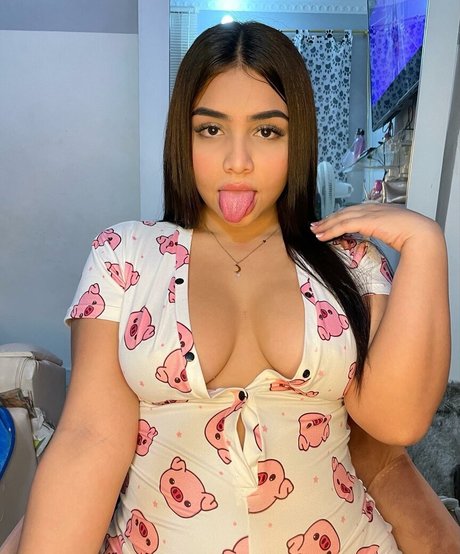 Daniela Gonzales photo 16