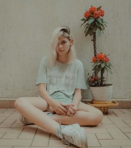 Daniela Montaguth photo 25