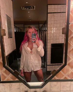 Danielle Brandon photo 2