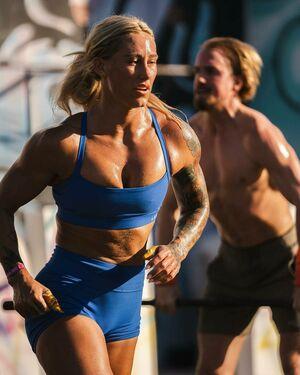 Danielle Brandon photo 5