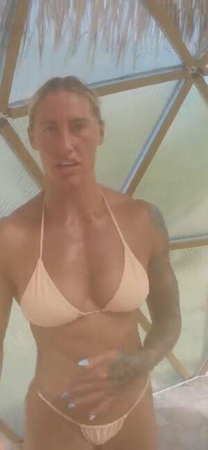 Danielle Brandon photo 17