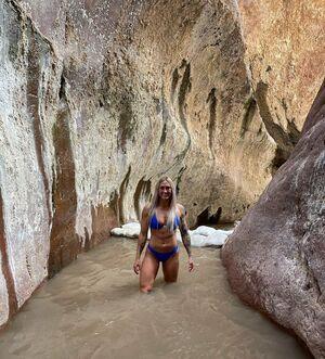 Danielle Brandon photo 32