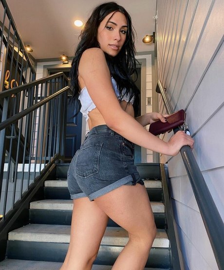 Danielle Briski photo 11