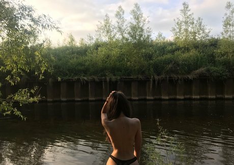 Danielle Shayes photo 76