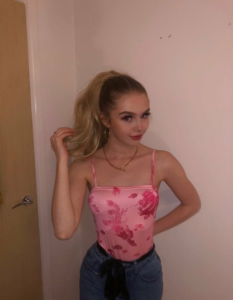 Danielle Shayes photo 82