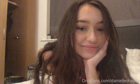 Danielle Shayes photo 205