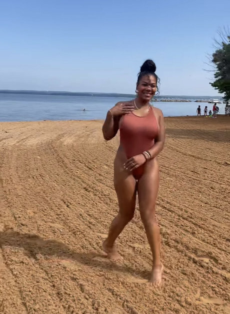 Danielle Sylvester photo 4