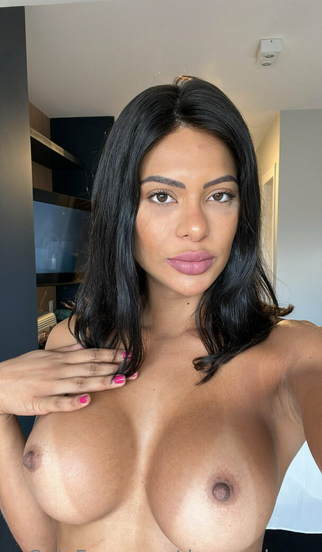 Dayane Machado photo 2
