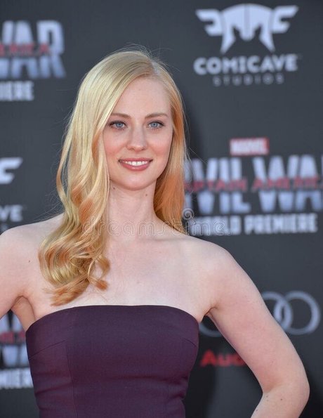 Deborah Ann Woll photo 38