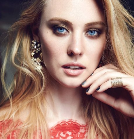 Deborah Ann Woll photo 111