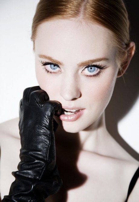 Deborah Ann Woll photo 113