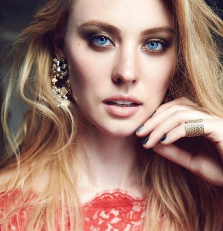 Deborah Ann Woll photo 143
