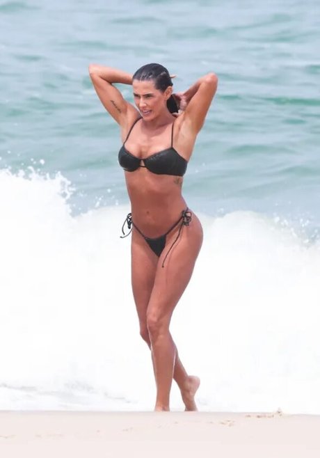 Deborah Secco photo 15