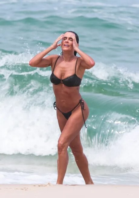 Deborah Secco photo 198