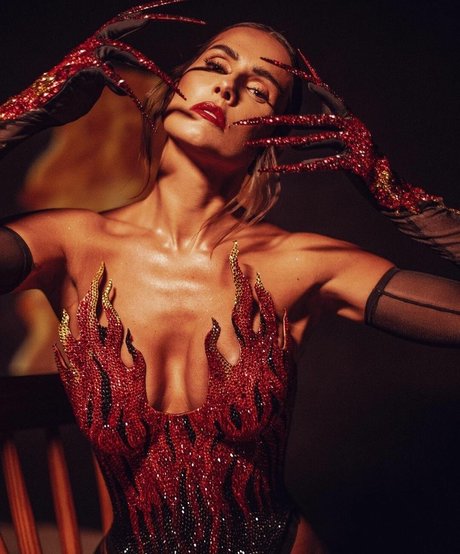 Deborah Secco photo 318
