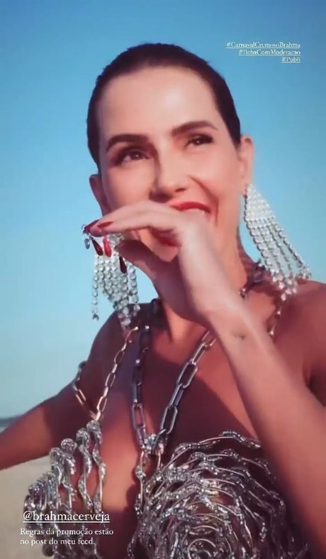 Deborah Secco photo 322