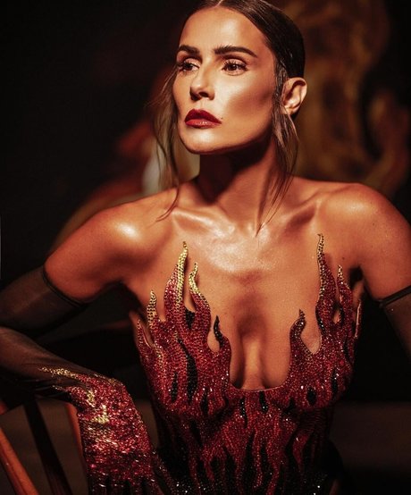 Deborah Secco photo 323
