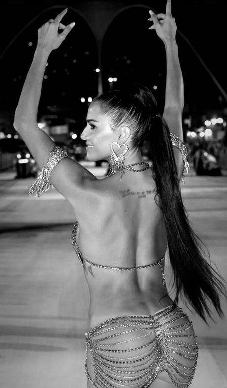Deborah Secco photo 342