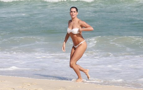 Deborah Secco photo 364