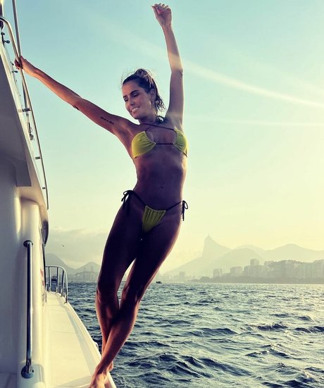 Deborah Secco photo 382