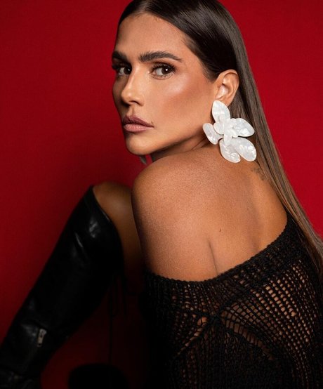 Deborah Secco photo 452